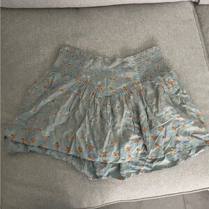 UO Auriella Drop-Waist Floral Mini 
Skirt / Skort Ruch Stretch Waist
W/ Shorts